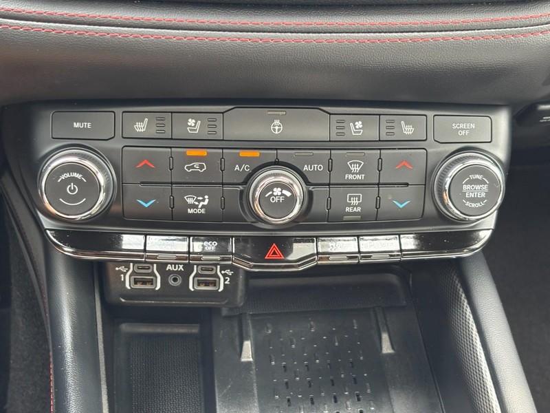 Dodge Durango Vehicle Full-screen Gallery Image 24