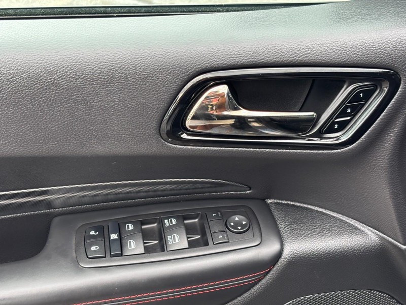 Dodge Durango Vehicle Full-screen Gallery Image 18
