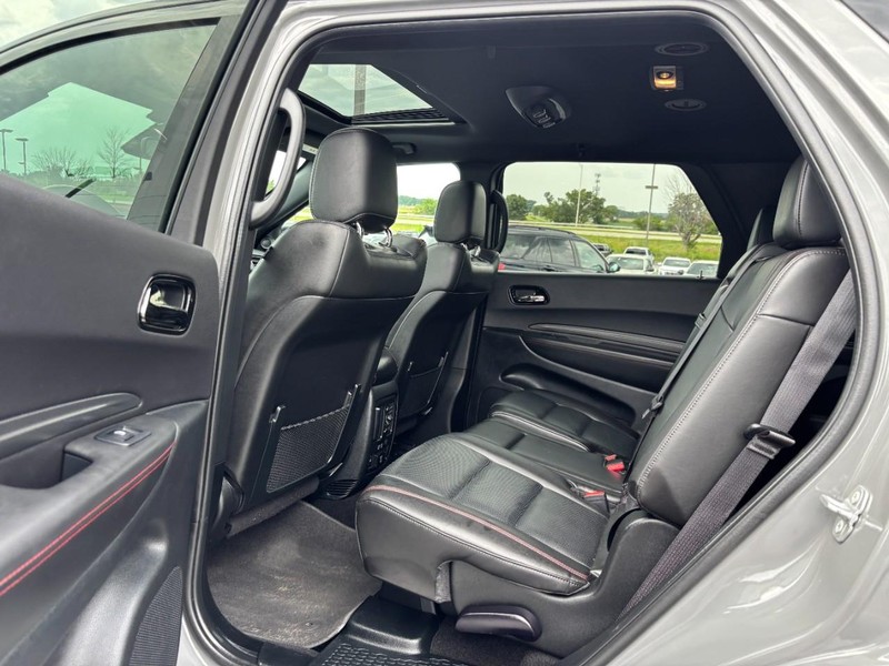 Dodge Durango Vehicle Full-screen Gallery Image 11