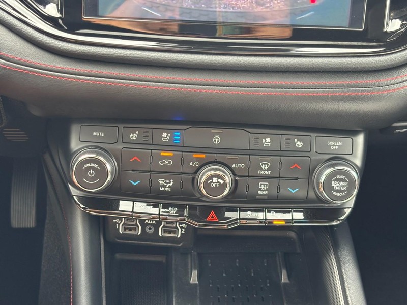 Dodge Durango Vehicle Full-screen Gallery Image 24