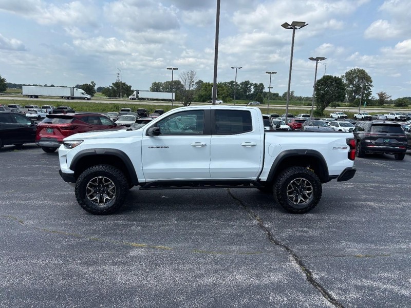 Chevrolet Colorado Vehicle Full-screen Gallery Image 02