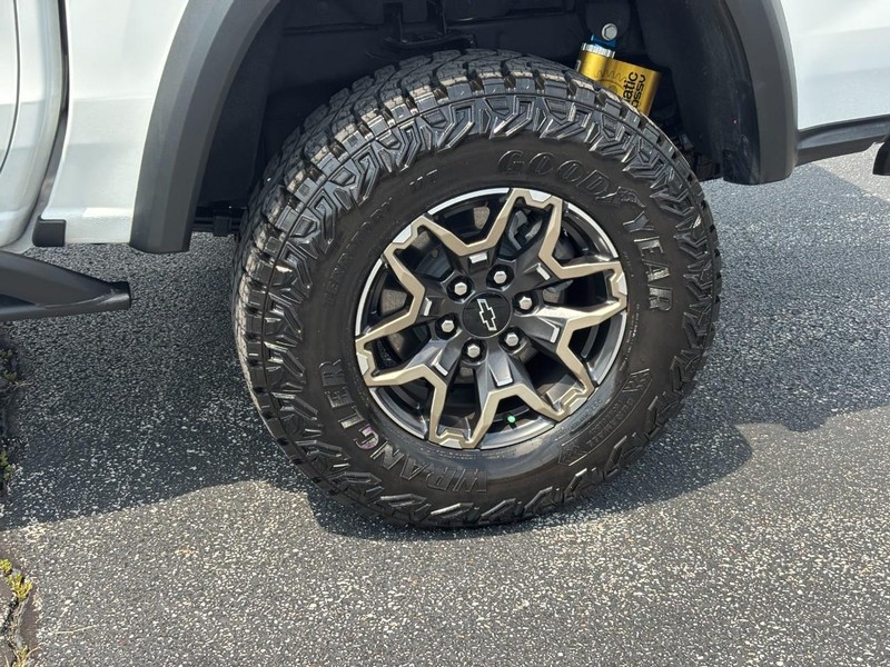 Chevrolet Colorado Vehicle Full-screen Gallery Image 09