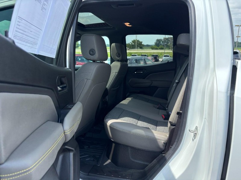 Chevrolet Colorado Vehicle Full-screen Gallery Image 10