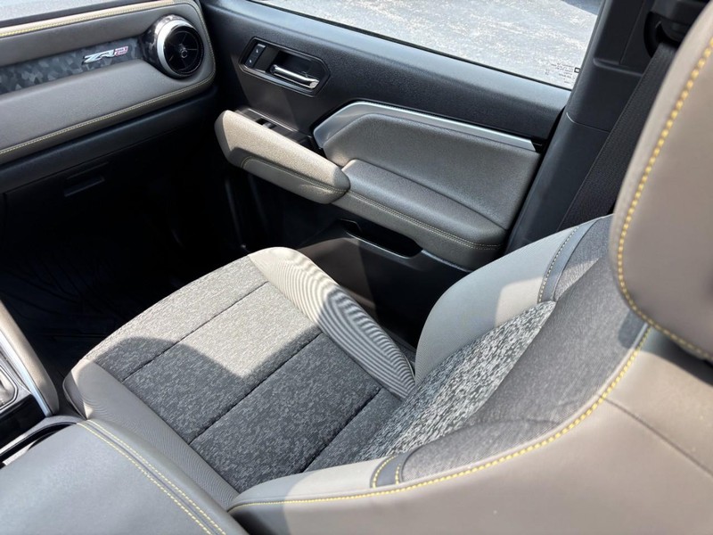Chevrolet Colorado Vehicle Full-screen Gallery Image 15