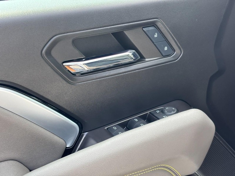 Chevrolet Colorado Vehicle Full-screen Gallery Image 17