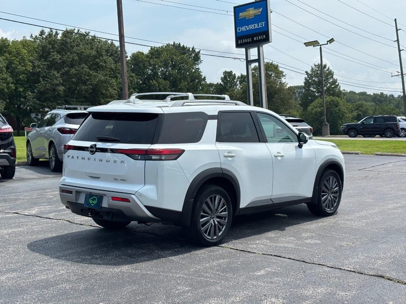 Nissan Pathfinder Vehicle Full-screen Gallery Image 5
