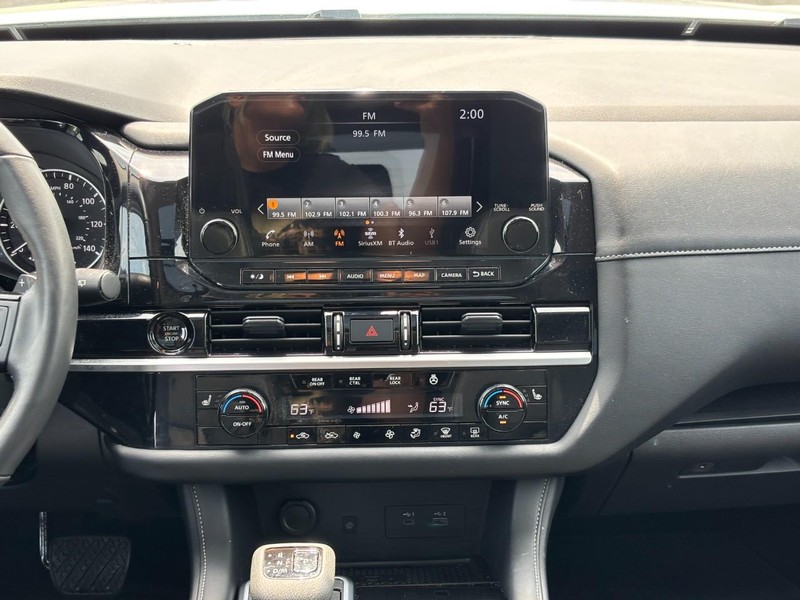 Nissan Pathfinder Vehicle Full-screen Gallery Image 14