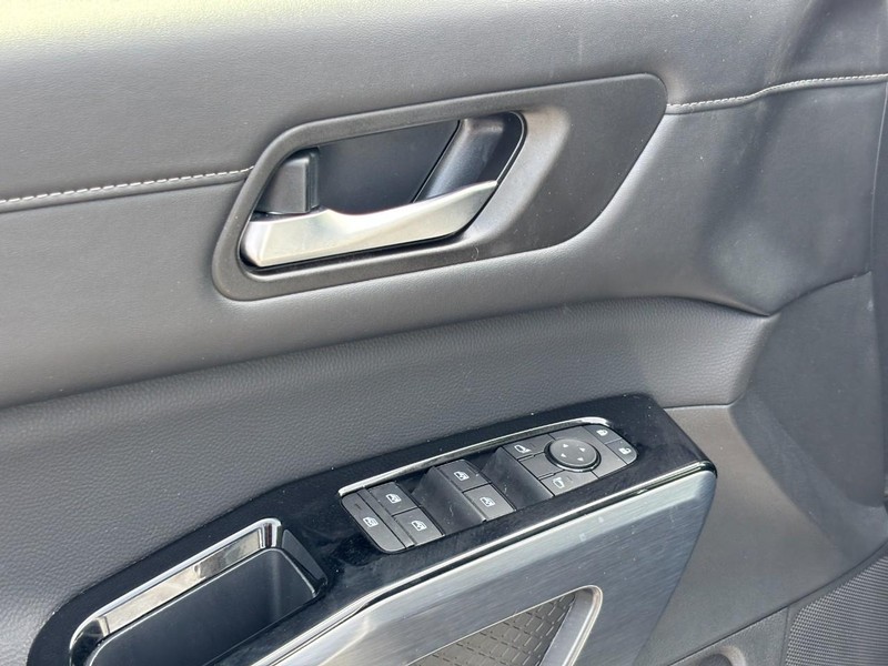 Nissan Pathfinder Vehicle Full-screen Gallery Image 17