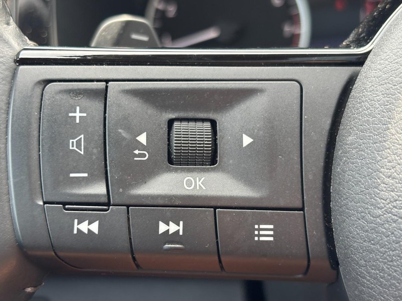 Nissan Pathfinder Vehicle Full-screen Gallery Image 18