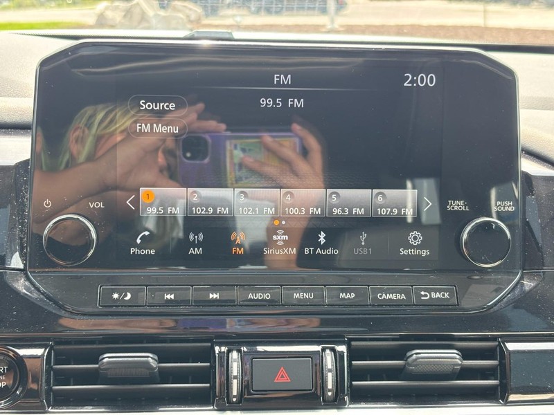 Nissan Pathfinder Vehicle Full-screen Gallery Image 21