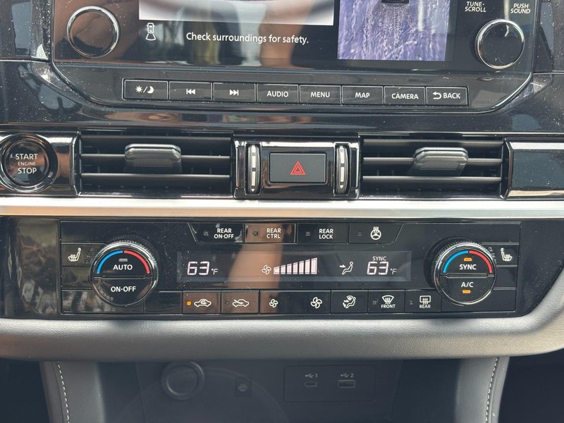 Nissan Pathfinder Vehicle Full-screen Gallery Image 23