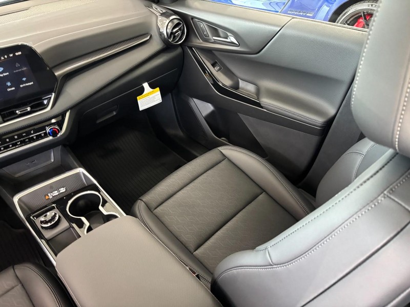 Chevrolet Equinox Vehicle Full-screen Gallery Image 9