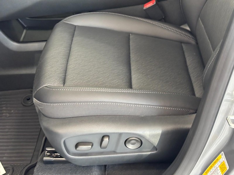 Chevrolet Equinox Vehicle Full-screen Gallery Image 10