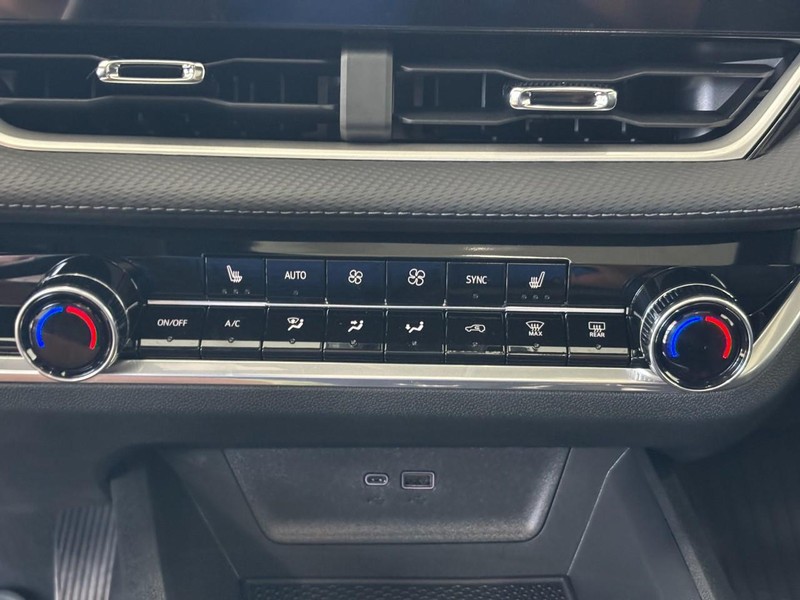 Chevrolet Equinox Vehicle Full-screen Gallery Image 16