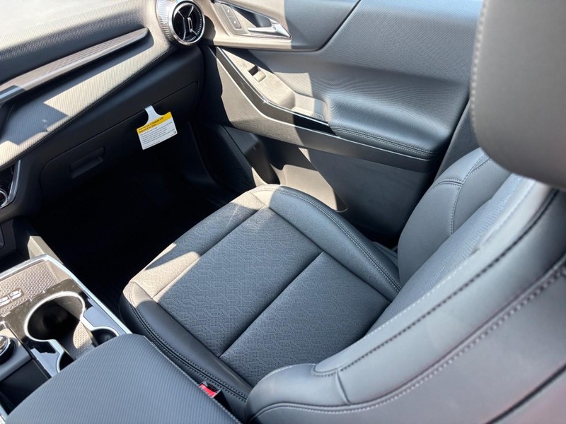 Chevrolet Equinox Vehicle Full-screen Gallery Image 9