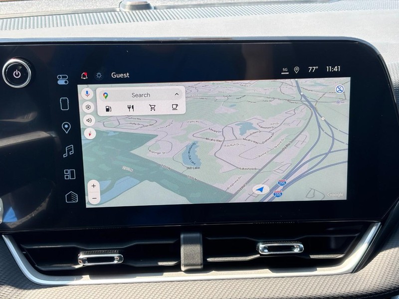 Chevrolet Equinox Vehicle Full-screen Gallery Image 16