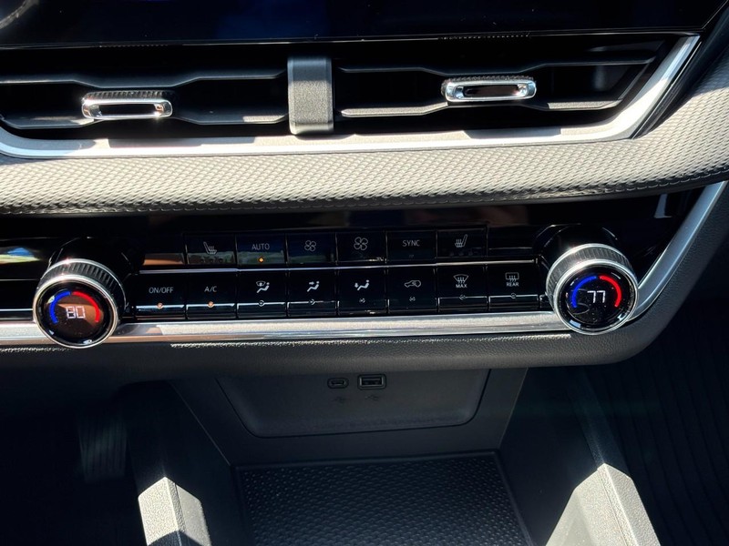 Chevrolet Equinox Vehicle Full-screen Gallery Image 18