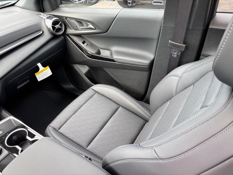 Chevrolet Equinox Vehicle Full-screen Gallery Image 9