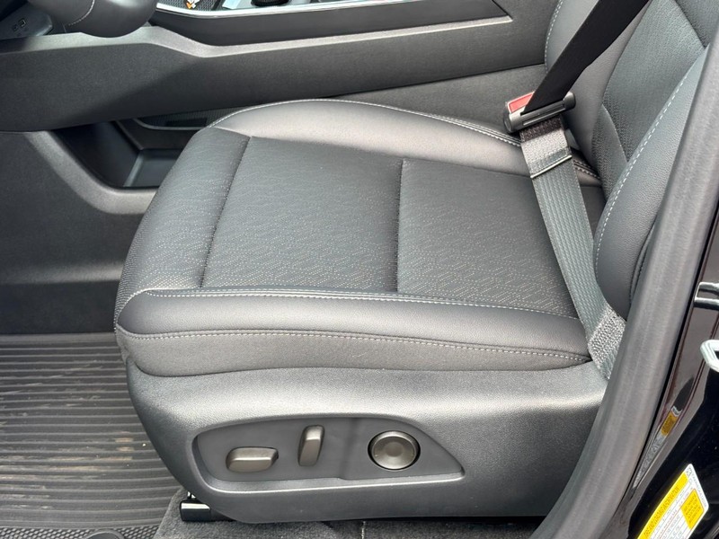 Chevrolet Equinox Vehicle Full-screen Gallery Image 10