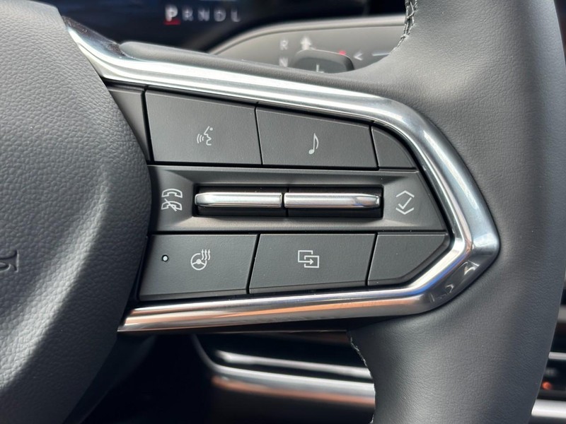 Chevrolet Equinox Vehicle Full-screen Gallery Image 13