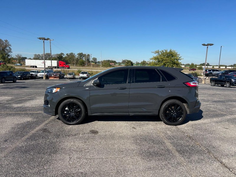 Ford Edge Vehicle Full-screen Gallery Image 02
