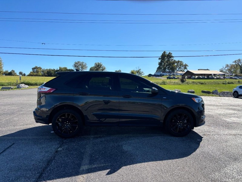 Ford Edge Vehicle Full-screen Gallery Image 06