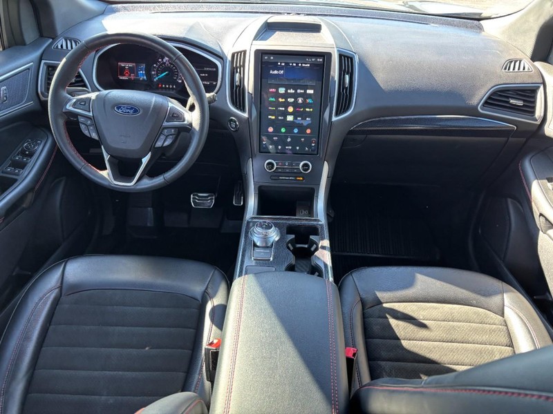 Ford Edge Vehicle Full-screen Gallery Image 11