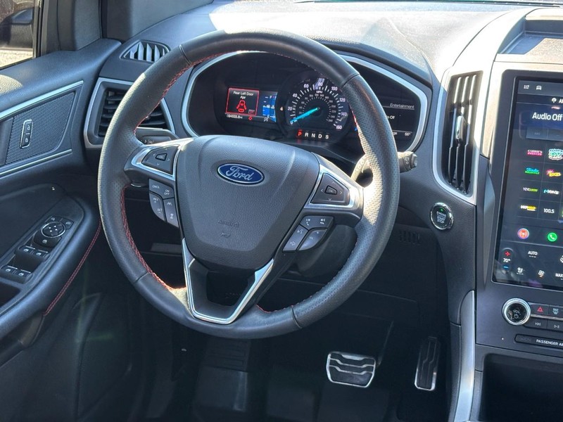 Ford Edge Vehicle Full-screen Gallery Image 12