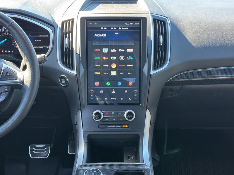 Ford Edge Vehicle Full-screen Gallery Image 13