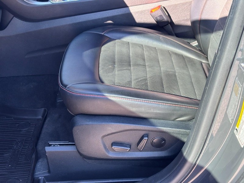 Ford Edge Vehicle Full-screen Gallery Image 15