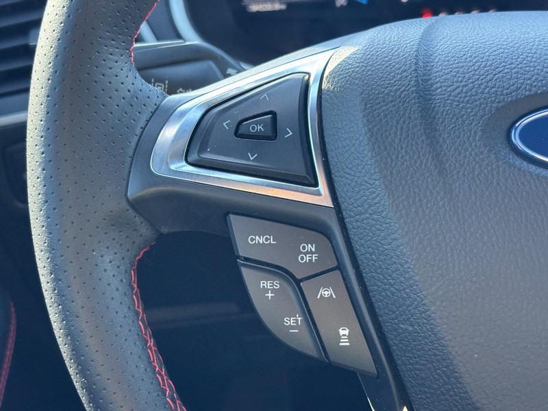 Ford Edge Vehicle Full-screen Gallery Image 17