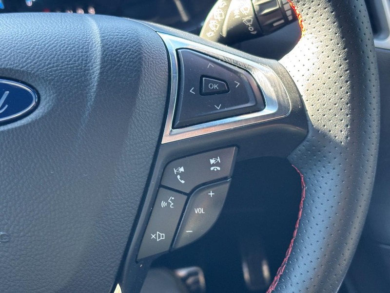Ford Edge Vehicle Full-screen Gallery Image 18