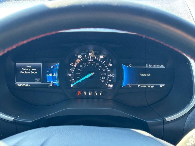 Ford Edge Vehicle Full-screen Gallery Image 19