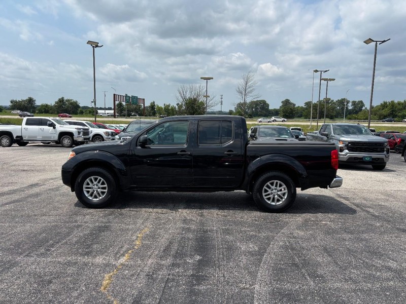 Nissan Frontier Vehicle Full-screen Gallery Image 2