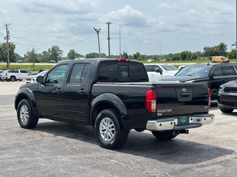 Nissan Frontier Vehicle Full-screen Gallery Image 3