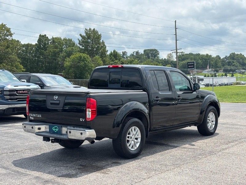 Nissan Frontier Vehicle Full-screen Gallery Image 5