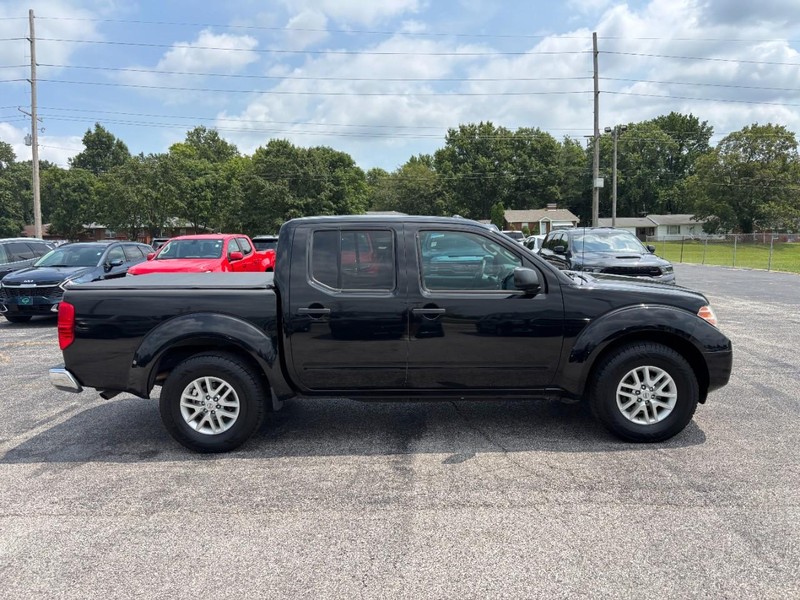 Nissan Frontier Vehicle Full-screen Gallery Image 6