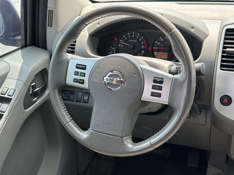 Nissan Frontier Vehicle Full-screen Gallery Image 12