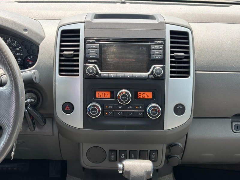 Nissan Frontier Vehicle Full-screen Gallery Image 13