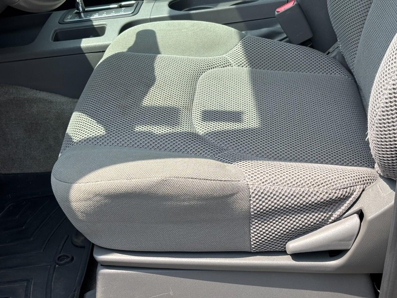 Nissan Frontier Vehicle Full-screen Gallery Image 15