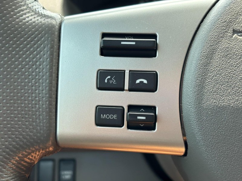 Nissan Frontier Vehicle Full-screen Gallery Image 17