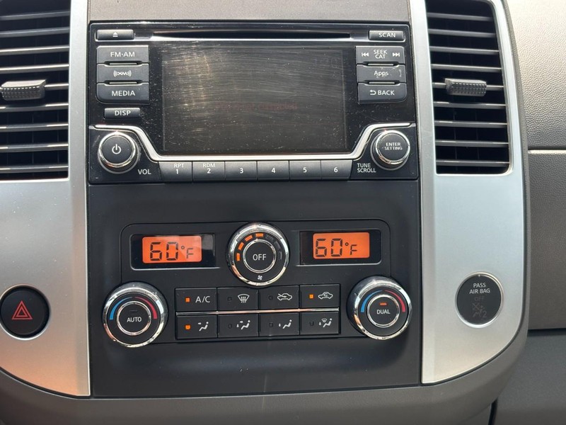 Nissan Frontier Vehicle Full-screen Gallery Image 20