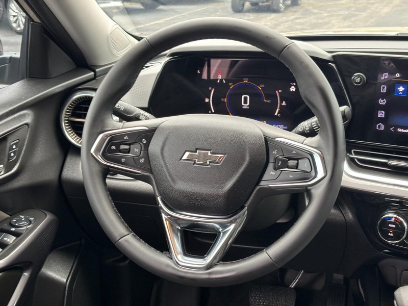 Chevrolet Trax Vehicle Full-screen Gallery Image 12