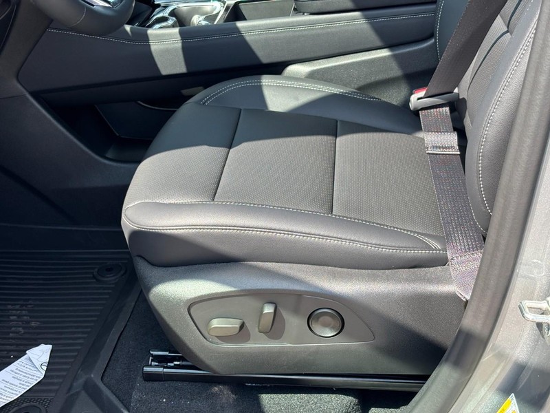 Chevrolet Traverse Vehicle Full-screen Gallery Image 11