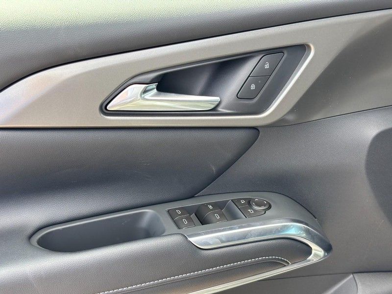 Chevrolet Traverse Vehicle Full-screen Gallery Image 12