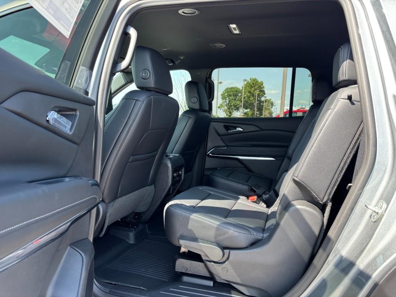 Chevrolet Traverse Vehicle Full-screen Gallery Image 6