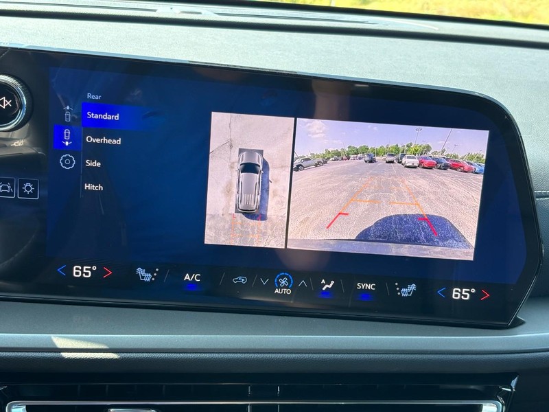 Chevrolet Traverse Vehicle Full-screen Gallery Image 18