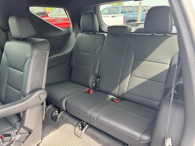 Chevrolet Traverse Vehicle Full-screen Gallery Image 5