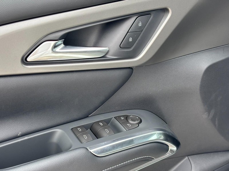 Chevrolet Traverse Vehicle Full-screen Gallery Image 12