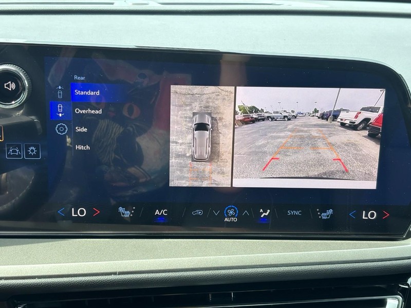 Chevrolet Traverse Vehicle Full-screen Gallery Image 18